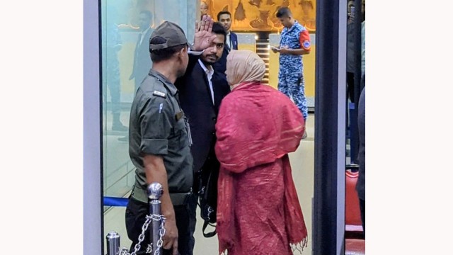 উন্নত চিকিৎসার জন্য সিঙ্গাপুরে নুরুল হক নুর