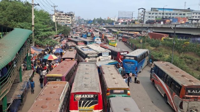 ঢাকা-টাঙ্গাইল মহাসড়কে ১২ কিমি যানজট: ঘরমুখো মানুষের উপচে পড়া ভিড়