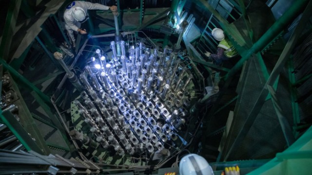 রূপপুরে ১৬৩টি ফুয়েল অ্যাসেম্বলি স্থাপন শুরু: বিদ্যুৎ উৎপাদনের চূড়ান্ত ধাপে বাংলাদেশ