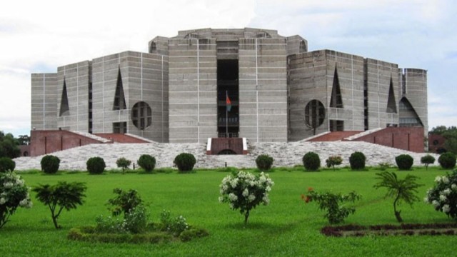 ২০৩৪ সালের মধ্যে ট্রিলিয়ন ডলারের অর্থনীতি গড়ার লক্ষ্য বাংলাদেশের