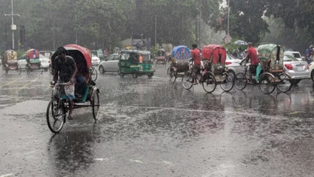 ঢাকাসহ ছয় বিভাগে হালকা থেকে মাঝারি বৃষ্টির সম্ভাবনা