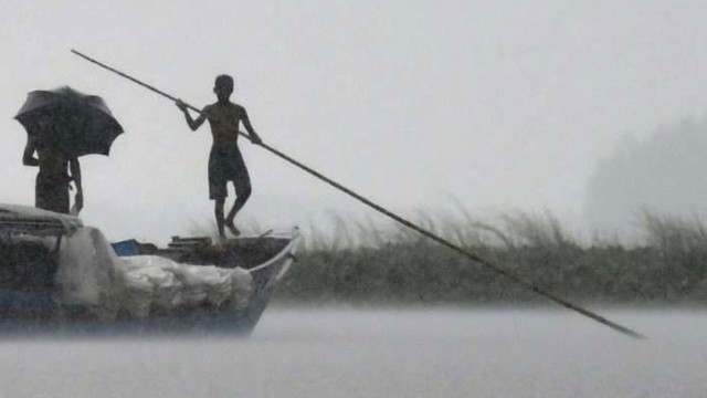 ঢাকাসহ ১০ অঞ্চলের ওপর দিয়ে ৬০ কিমি বেগে বজ্রবৃষ্টির শঙ্কা