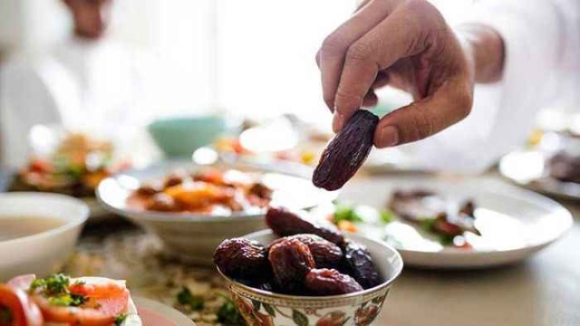 খেজুর দিয়ে ইফতারের গুরুত্ব: সুন্নত ও বরকতের অনন্য শিক্ষা