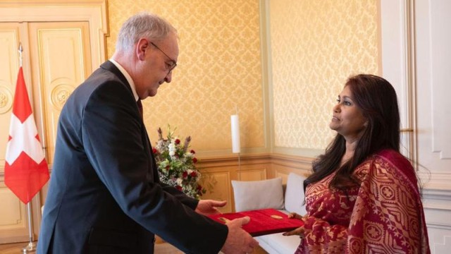 সুইস প্রেসিডেন্টের কাছে বাংলাদেশি দূতের পরিচয়পত্র পেশ