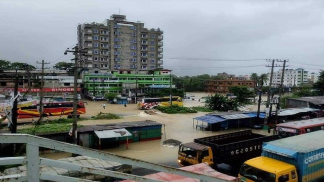 বন্যার পানিতে তলিয়ে গেছে ঢাকা-চট্টগ্রাম মহাসড়ক