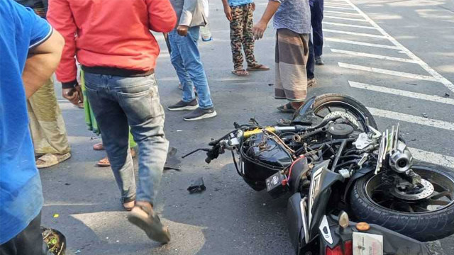 পরীক্ষা কেন্দ্রে যাওয়ার পথে সড়ক দুর্ঘটনায় একই পরিবারের ৩ জনের মৃত্যু