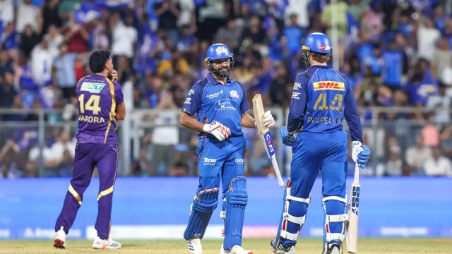 আইপিএলের উদ্বোধনী গেরো কাটাল মুম্বাই: কোহলিকে ছাড়িয়ে রোহিতের বিশ্বরেকর্ড