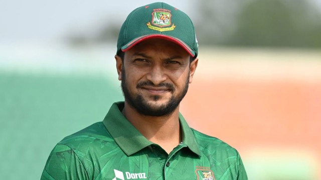 রাজনীতিতে ফেরার ইচ্ছা সাকিবের: আওয়ামী লীগের প্রতিই থাকবেন অনুগত