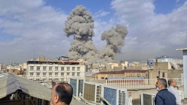 ইরানে যুক্তরাষ্ট্র-ইসরাইলের ভয়াবহ হামলা: আয়াতুল্লাহ খামেনিসহ ৪০ শীর্ষ কর্মকর্তা নিহত