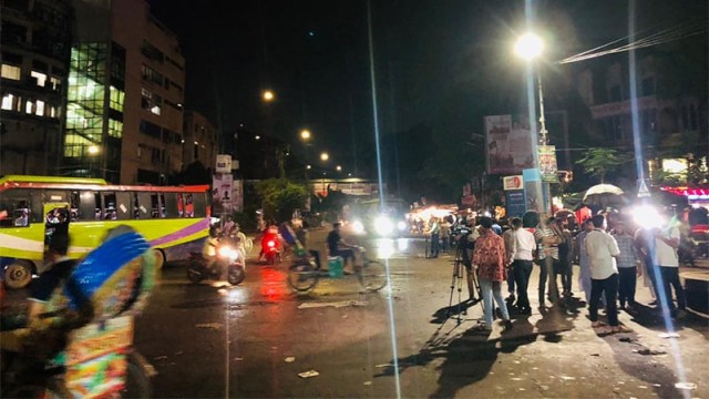 শাহবাগে অবরোধকারীদের সঙ্গে ‘প্রকৃত জুলাই যোদ্ধা’দের সংঘর্ষ, পুলিশের লাঠিচার্জ