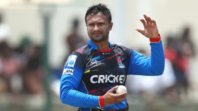৫০০ উইকেটের মাইলফলক ছুঁয়ে বিশ্বরেকর্ড সাকিবের