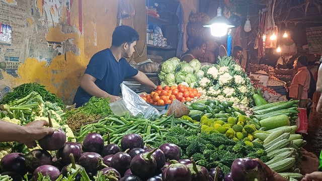 রাজধানীর বাজারে সবজির দাম ঊর্ধ্বমুখী