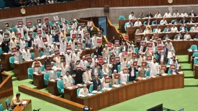 রাষ্ট্রপতির ভাষণের সময় সংসদ থেকে বিরোধী দলের ওয়াকআউট