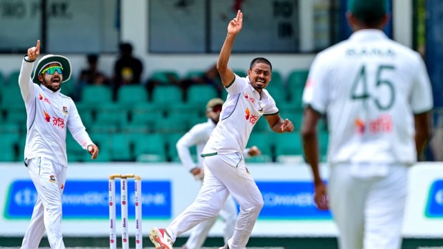 দিনের শুরুতেই তাইজুল ও রানার তিন শিকার, ফিরল স্বস্তি