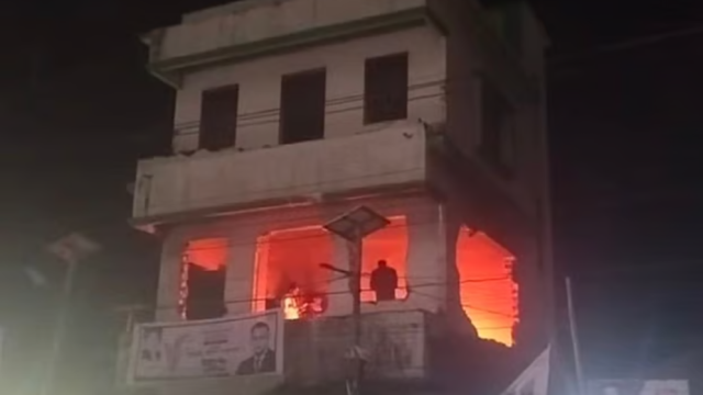 দেশের বিভিন্ন স্থানে আওয়ামী লীগের কার্যালয় খোলার চেষ্টা, পাল্টা আগুন ও উত্তেজনা