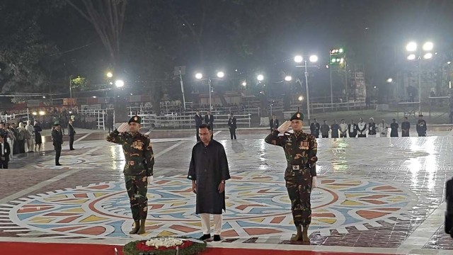 একুশের প্রথম প্রহরে ভাষা শহীদদের প্রতি রাষ্ট্রপতি ও প্রধানমন্ত্রীর শ্রদ্ধা