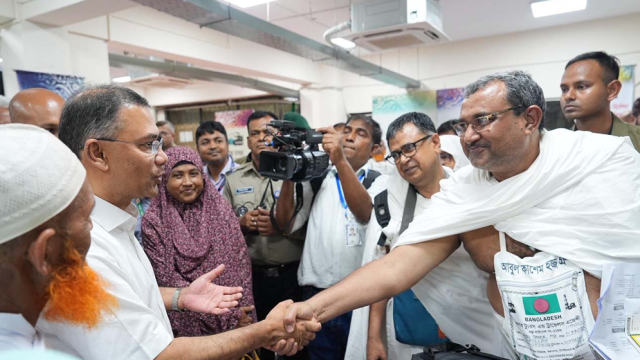 হজ ক্যাম্প পরিদর্শন প্রধানমন্ত্রীর