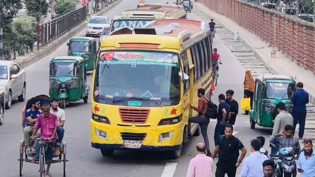 রাজধানীতে লোকাল বাস সংকট