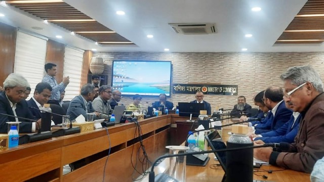যুক্তরাষ্ট্রের শুল্ক নিয়ে অর্থনীতিবিদ-ব্যবসায়ীদের সঙ্গে বাণিজ্য উপদেষ্টার বৈঠক