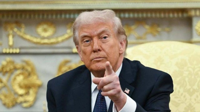 ইরানকে নিঃশর্ত আত্মসমর্পণের আহ্বান ট্রাম্পের