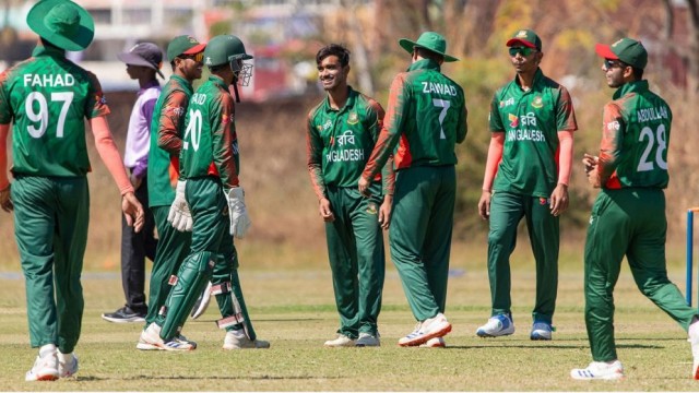 দক্ষিণ আফ্রিকাকে হারিয়ে ত্রিদেশীয় সিরিজের শিরোপা জিতল বাংলাদেশ অনূর্ধ্ব-১৯ দল