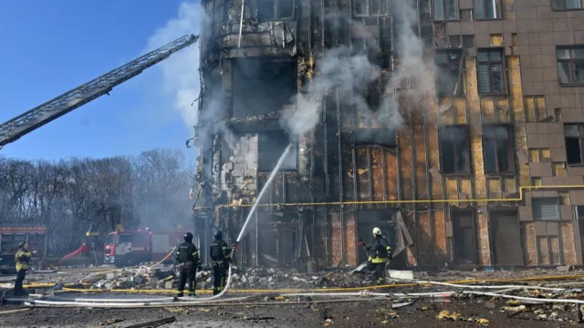 Russian strikes kill 21 in Ukraine