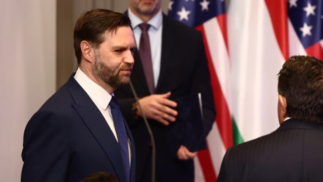 ২১ ঘণ্টা আলোচনার পরও ইরান-যুক্তরাষ্ট্র সমঝোতা ব্যর্থ: ইসলামাবাদ ছাড়ছেন ভ্যান্স