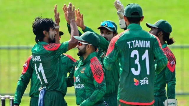 সিরিজ নির্ধারণী ম্যাচে বোলিংয়ে ভালো শুরু বাংলাদেশের