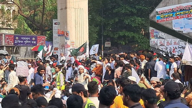 আ.লীগ নিষিদ্ধের দাবিতে শাহবাগে গণজমায়েত শুরু