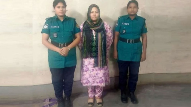 ধাক্কাধাক্কির মধ্যে জুতা খুলে হাজতখানায় গেলেন মমতাজ, কী ঘটেছিল?