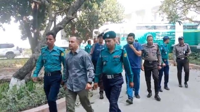 কড়া নিরাপত্তায় ট্রাইব্যুনালে দুই সেনা কর্মকর্তা হাজির