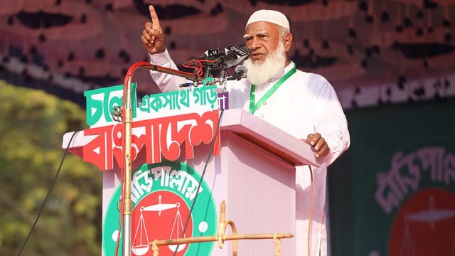 ভোটকেন্দ্রে মোবাইল ব্যবহারে নিষেধাজ্ঞা মানা হবে না: জামায়াত আমির