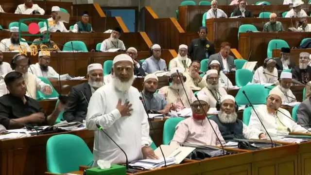 ‘বিশ্বাসভঙ্গ’ অভিযোগে সংসদ ছাড়ল বিরোধী দল