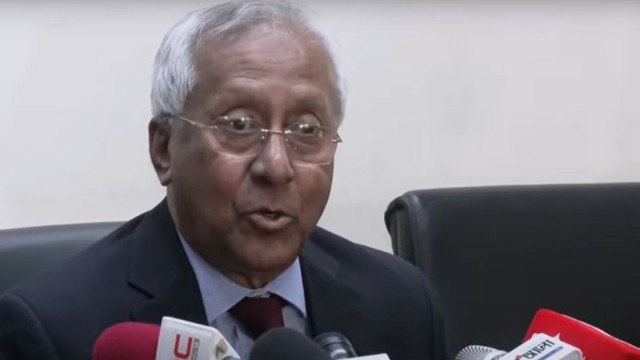 সাংবাদিকদের মোবাইলসহ ভোটকেন্দ্রে প্রবেশে নিষেধাজ্ঞা শিথিলের ইঙ্গিত