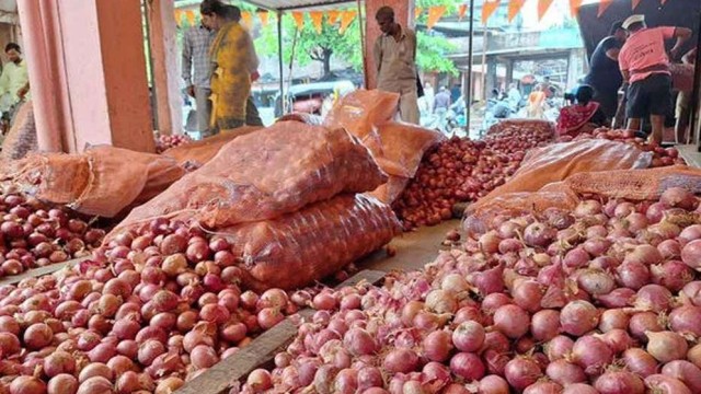 রোববার থেকে সীমিত আকারে পেঁয়াজ আমদানি অনুমতি দেবে সরকার