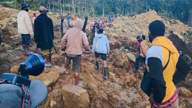 পাপুয়া নিউগিনিতে ভূমিধস, শতাধিক মানুষের মৃত্যুর শঙ্কা