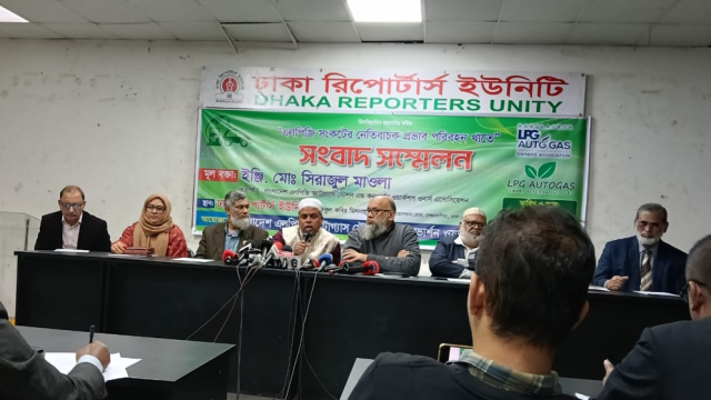 এলপি গ্যাস সংকটে অচল পরিবহণ খাত, শঙ্কায় উদ্যোক্তারা