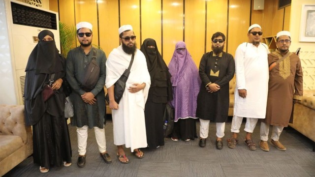 জুলাই যোদ্ধারা পরিবারসহ ওমরাহ পালনে সৌদি আরব রওনা