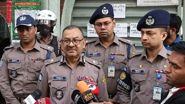 একুশে ফেব্রুয়ারি ঘিরে নিরাপত্তা ঝুঁকি নেই: ডিএমপি কমিশনার