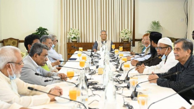 চার দলের সঙ্গে বৈঠকে প্রধান উপদেষ্টা