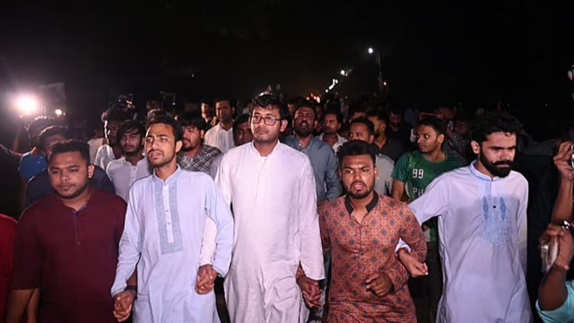 জাকসু নির্বাচন বর্জনের পর রাতে ছাত্রদলের মিছিল