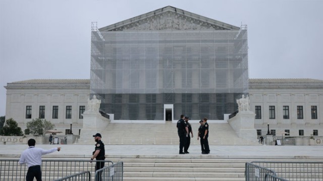 জন্মসূত্রে নাগরিকত্ব নিয়ে শুনানিতে সম্মত যুক্তরাষ্ট্রের সুপ্রিম কোর্ট