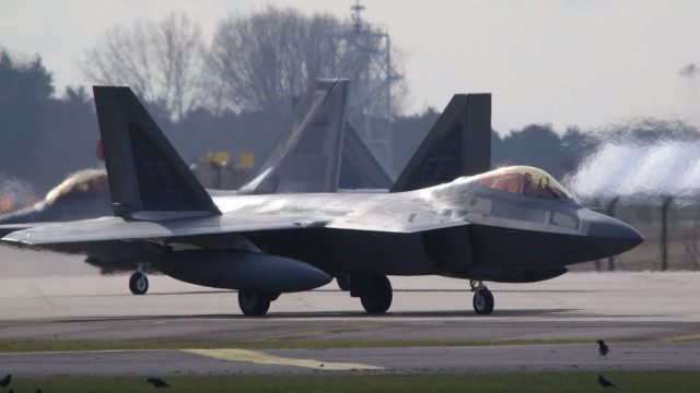 উত্তেজনা বাড়ায় নাগরিকদের ইসরাইল ছাড়ার আহ্বান যুক্তরাষ্ট্রের