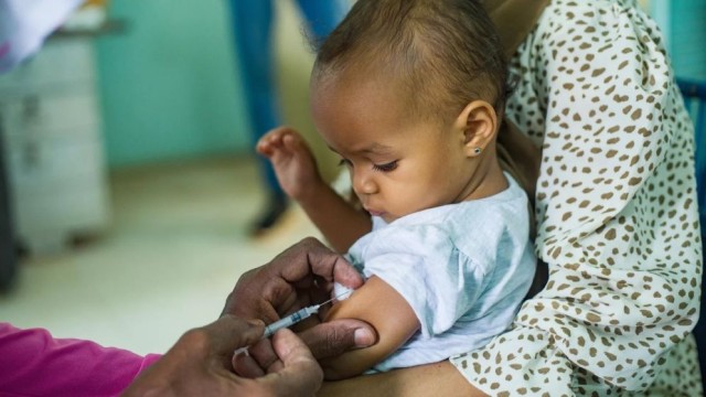 সারাদেশে প্রথম জাতীয় টাইফয়েড টিকাদান কর্মসূচি শুরু