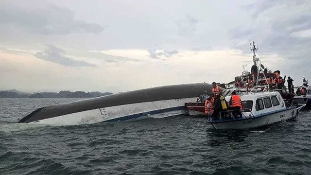 ভিয়েতনামে পর্যটকবাহী নৌকাডুবিতে ৩৪ জনের মৃত্যু