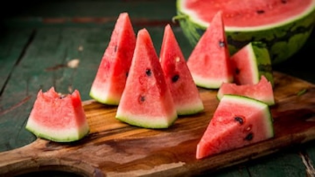 জাপানি কৌশলে তরমুজের বীজ ছাড়ানোর সহজ উপায়: ঝামেলাহীন গ্রীষ্মকালীন প্রশান্তি